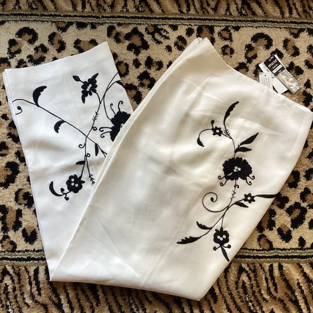 Vintage Muse 100% silk lined white pants with black embroidery size petite 10